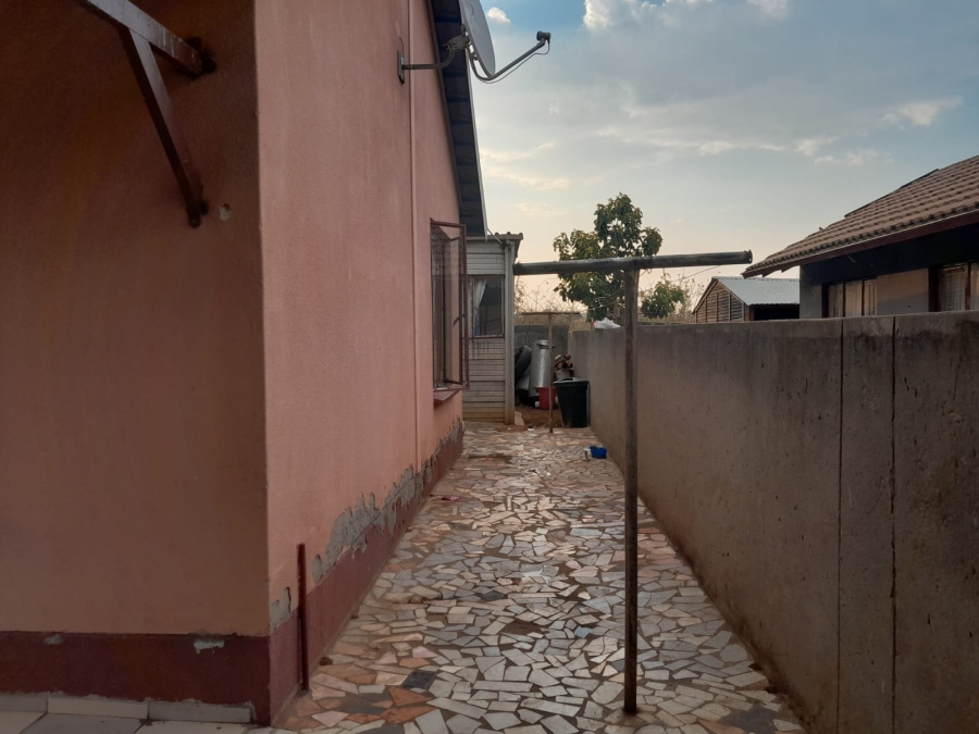 2 Bedroom Property for Sale in Tlhabane West North West